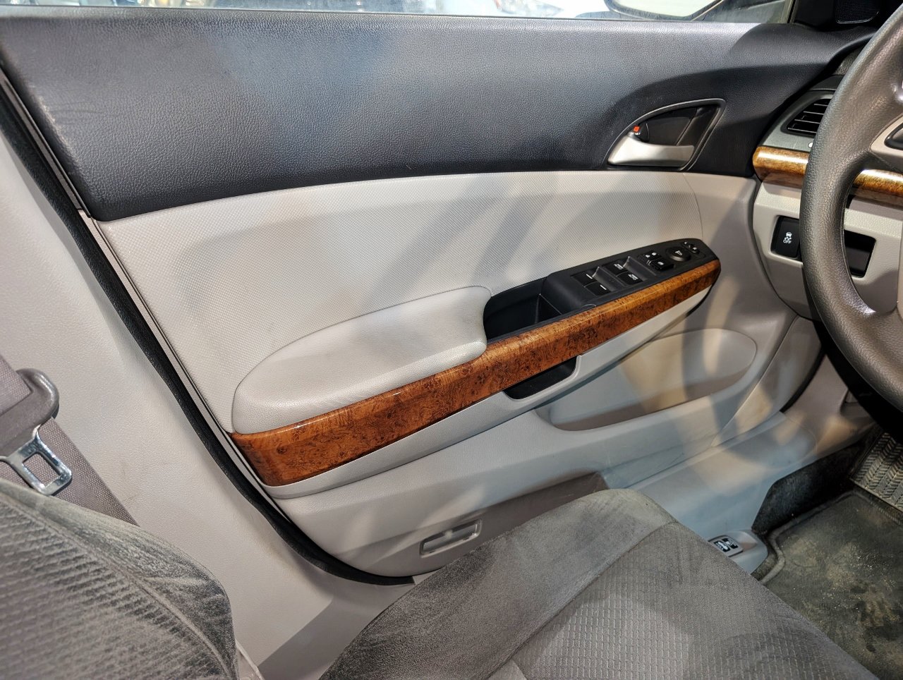 Used 2011 Honda Accord EX image 29