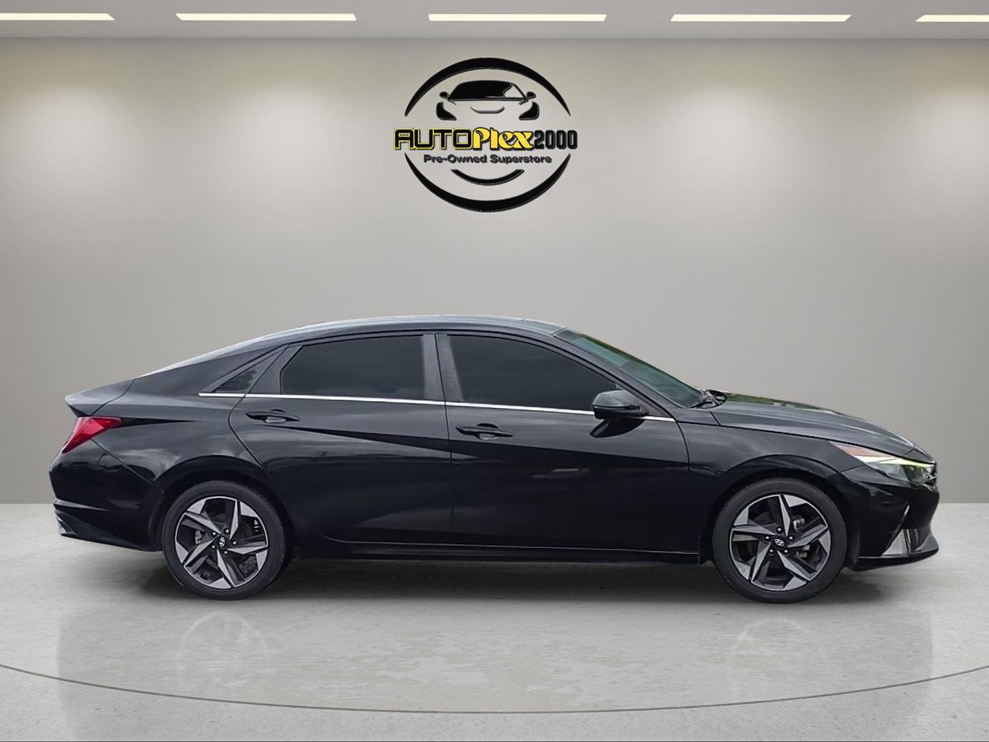 Used 2021 Hyundai Elantra SEL w/ Convenience + Premium Package FWD image 8