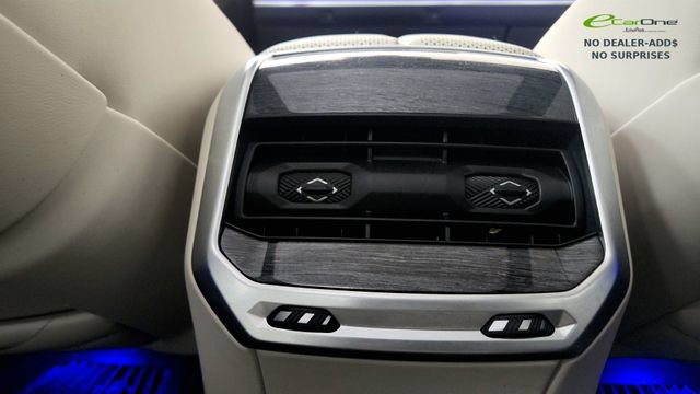 Used 2023 BMW i7 xDrive60 AWD/4WD image 54