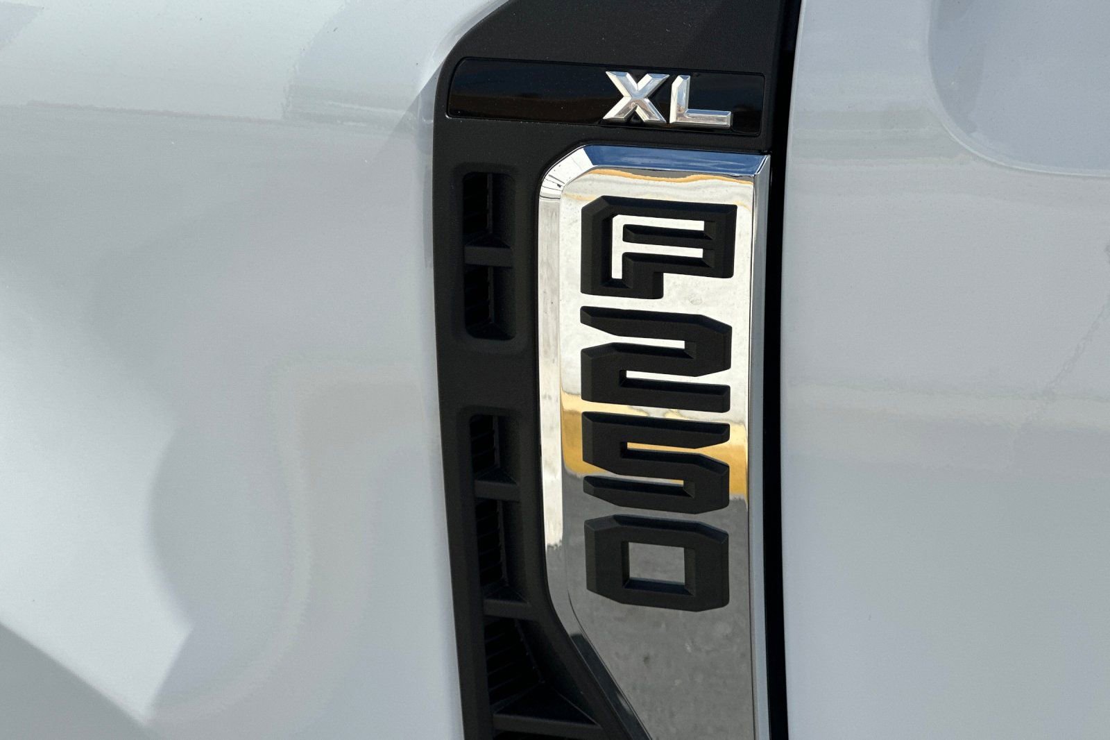New 2026 Ford F250 XL w/ XL Chrome Package image 23