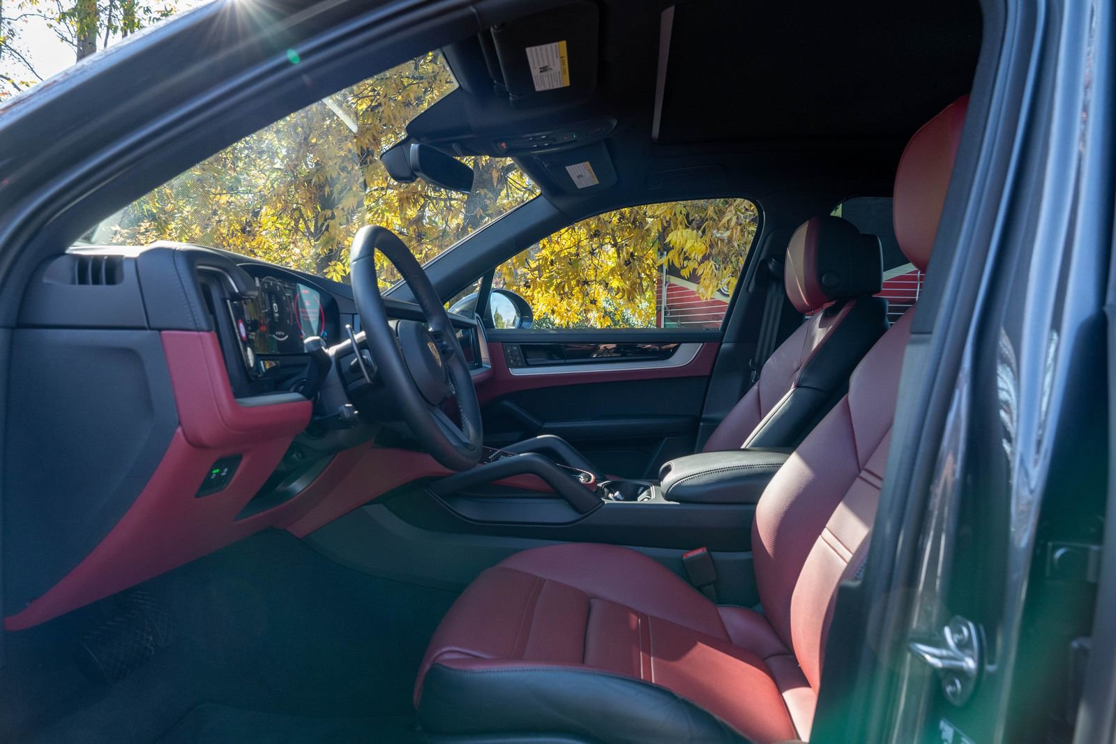 Certified 2025 Porsche Cayenne image 24