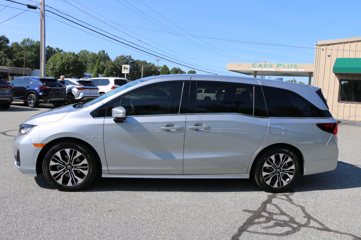 Used 2025 Honda Odyssey Elite image 2