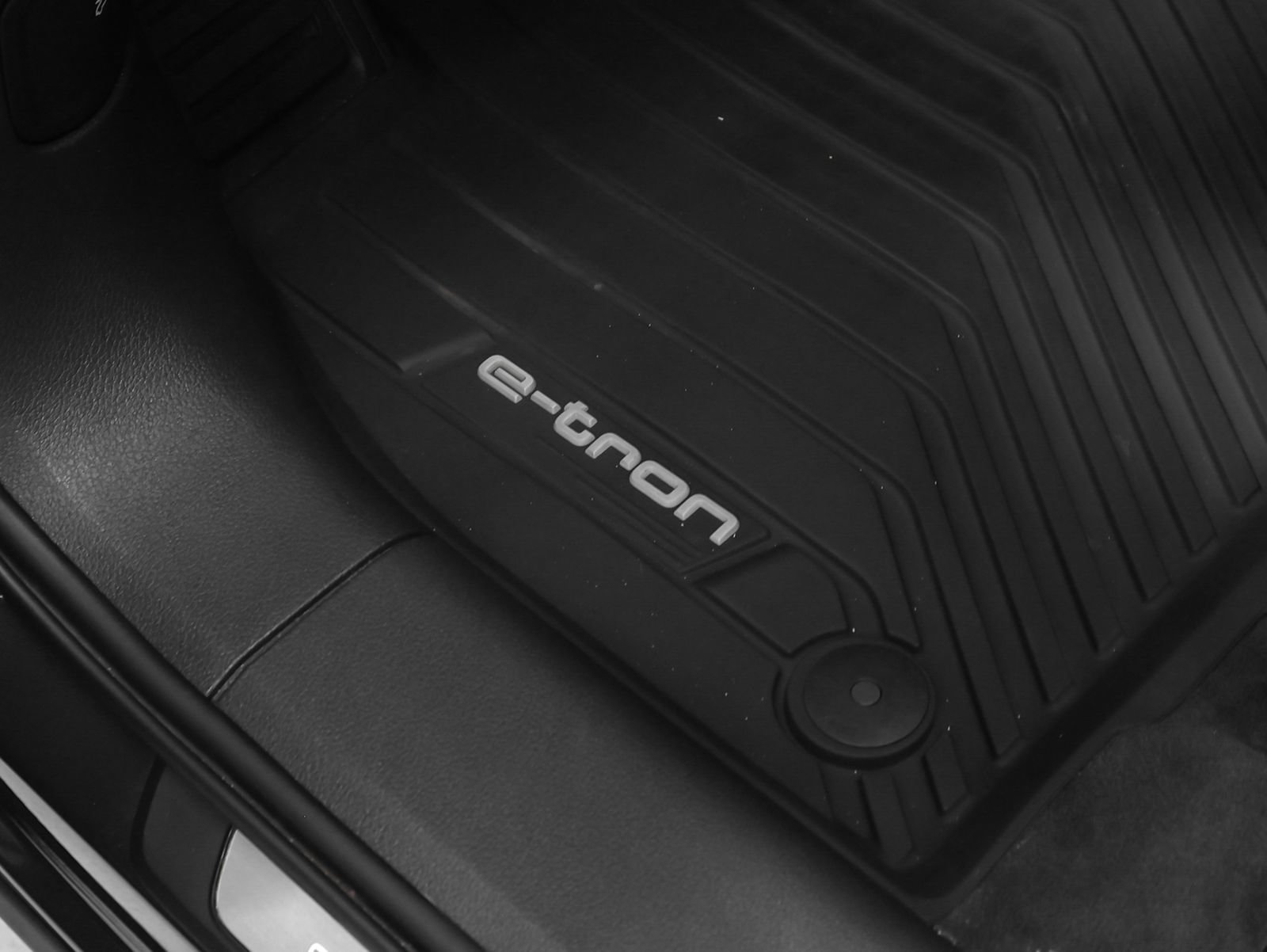 Used 2019 Audi e-tron Prestige AWD/4WD image 33
