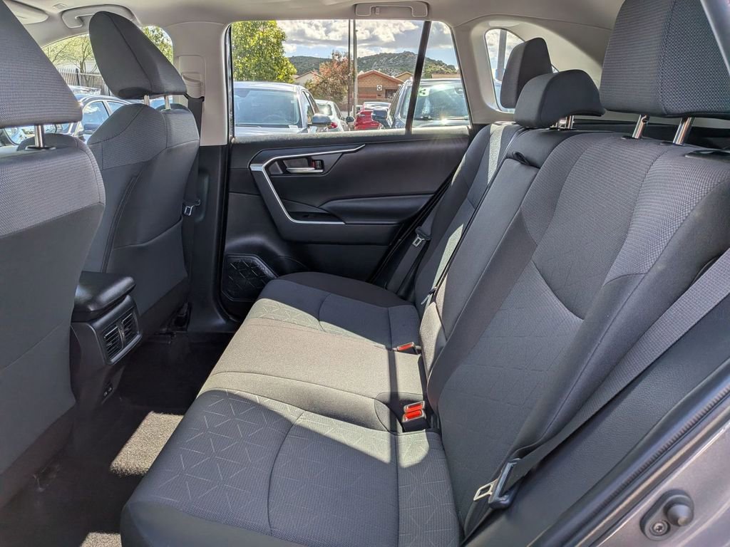 Used 2025 Toyota RAV4 XLE w/ Convenience Package image 27