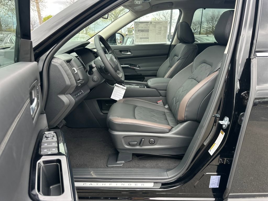New 2026 Nissan Pathfinder Platinum w/ Cargo Package AWD/4WD image 9