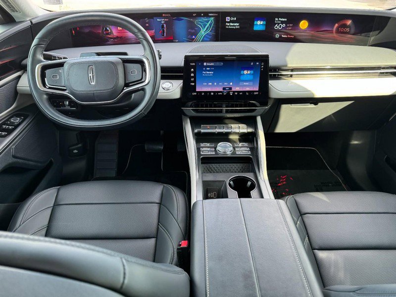 Used 2024 Lincoln Nautilus Premier image 9