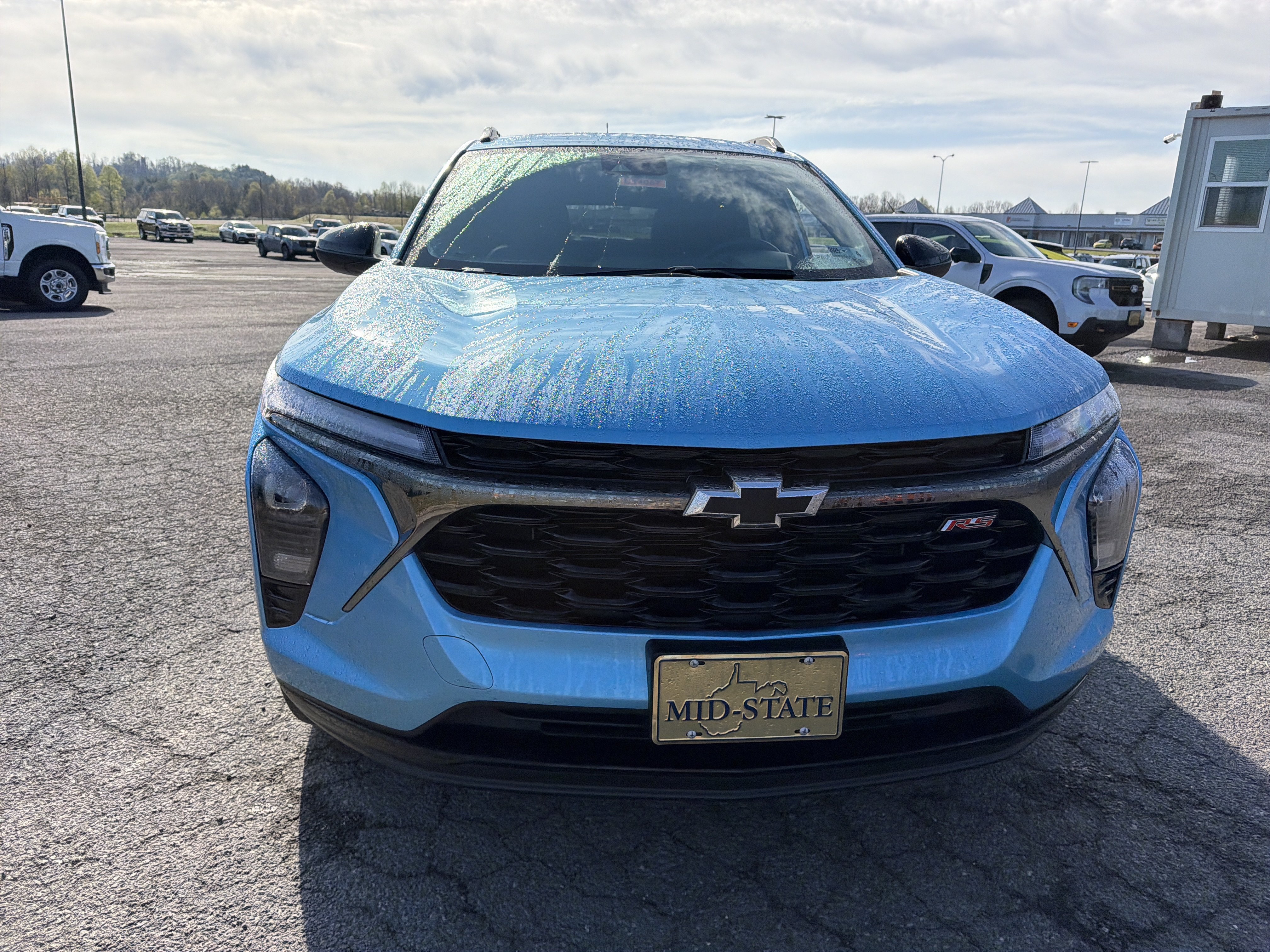 Used 2025 Chevrolet Trax RS w/ Sunroof Package FWD image 2