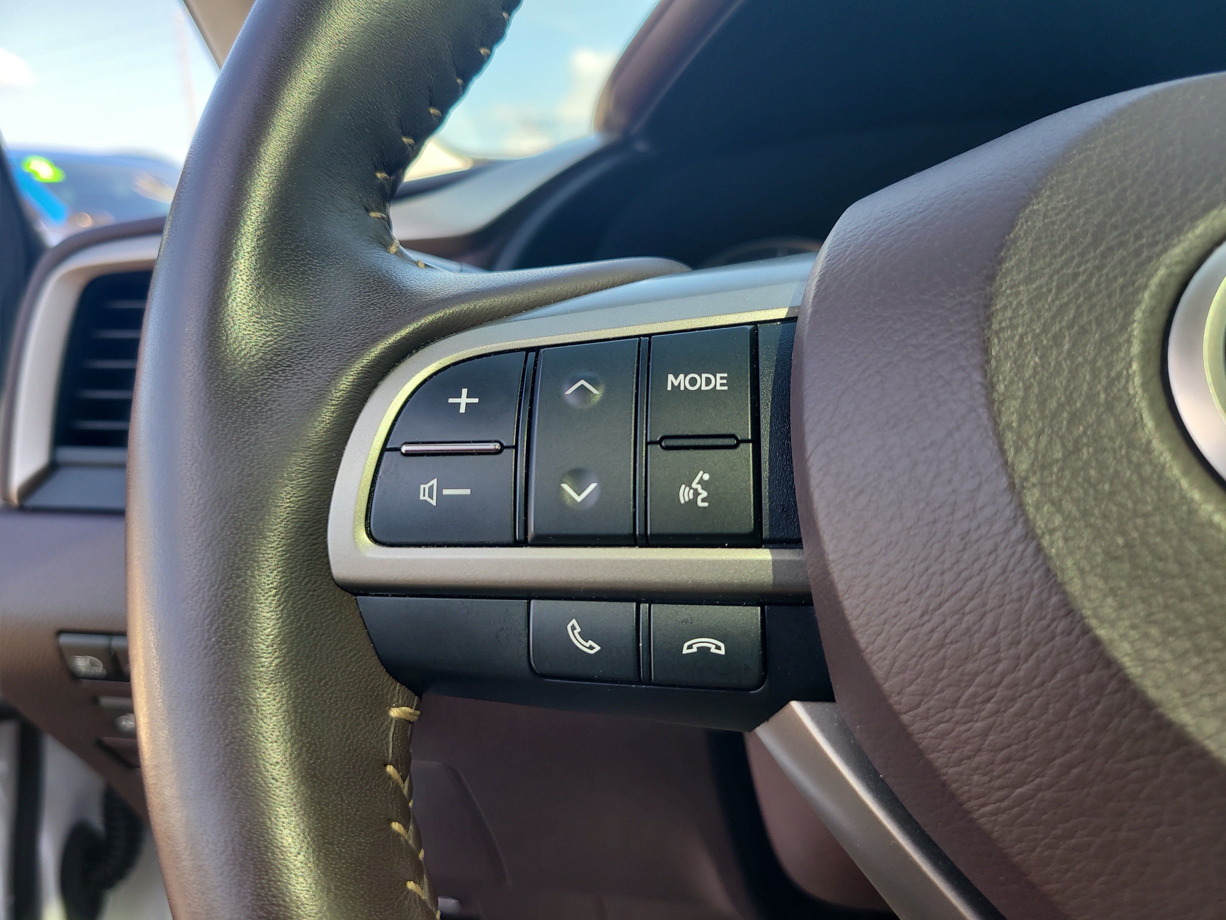 Used 2019 Lexus RX 450h AWD w/ Navigation Package image 28