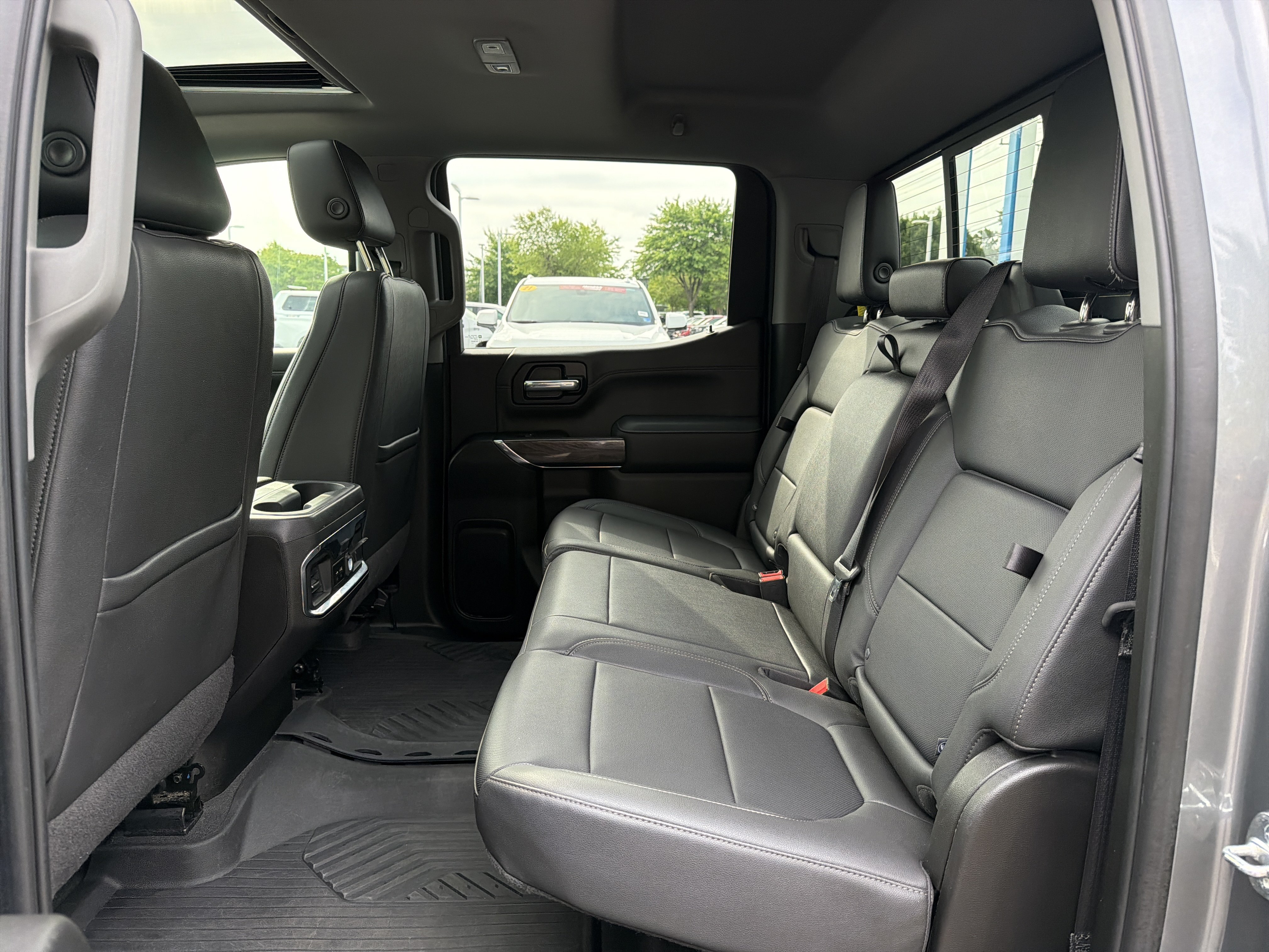 Used 2022 Chevrolet Silverado 1500 LTZ w/ LTZ Premium Package AWD/4WD image 32