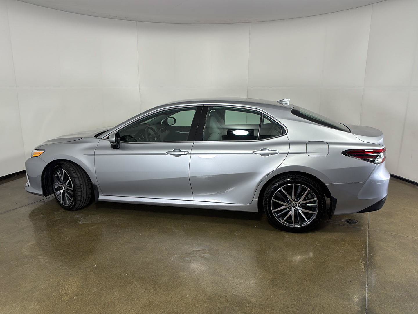 Used 2024 Toyota Camry XLE w/ Cold Weather Package AWD/4WD image 14