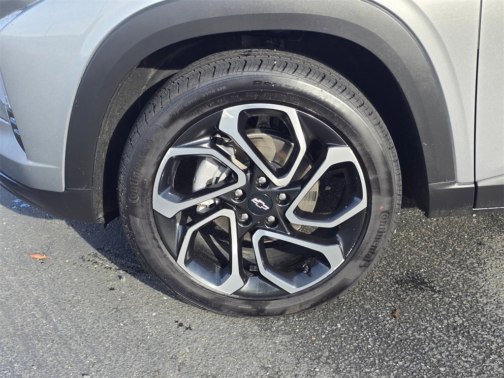 Certified 2025 Chevrolet Trax RS w/ Driver Confidence Package image 10