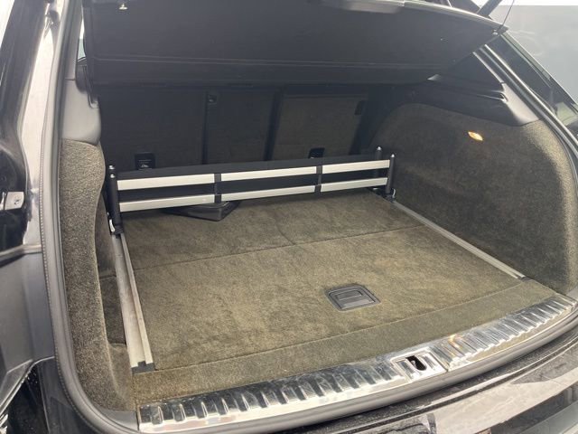 Used 2018 Bentley Bentayga image 24