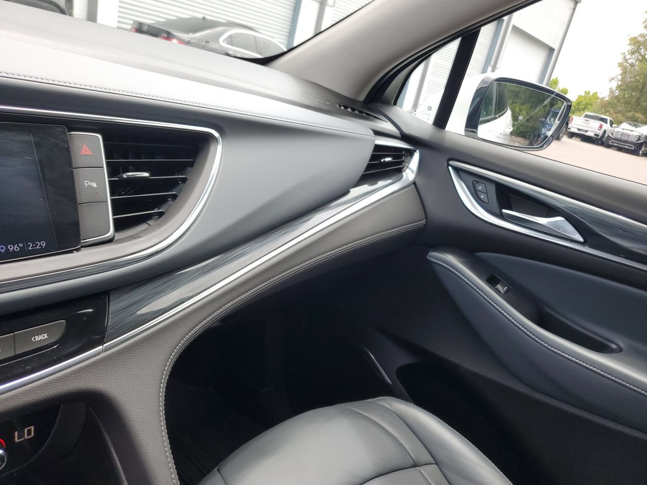 Used 2021 Buick Enclave Essence FWD image 23