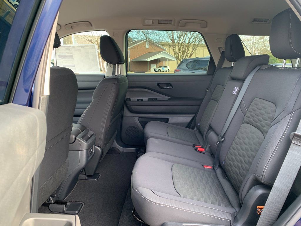 New 2026 Nissan Pathfinder SV image 21