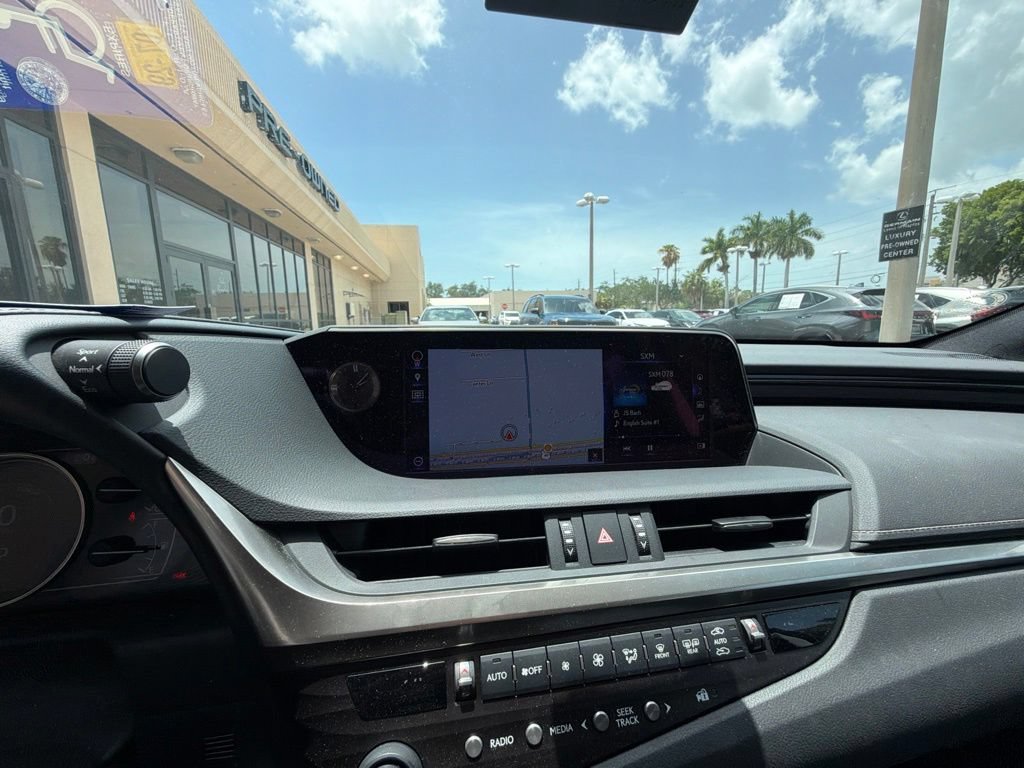 Used 2019 Lexus ES 300h w/ Premium Package FWD image 16