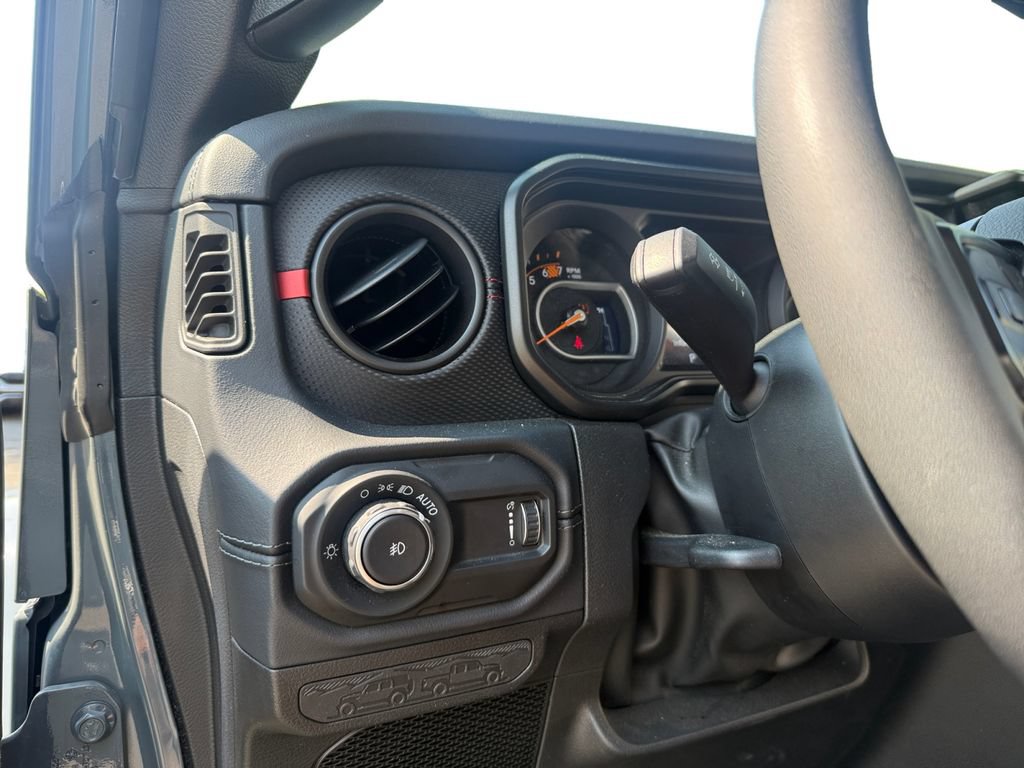 Used 2026 Jeep Wrangler Unlimited Rubicon AWD/4WD image 13