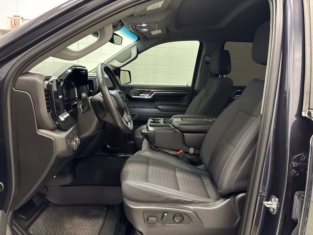 Used 2024 Chevrolet Silverado 1500 RST AWD/4WD image 16