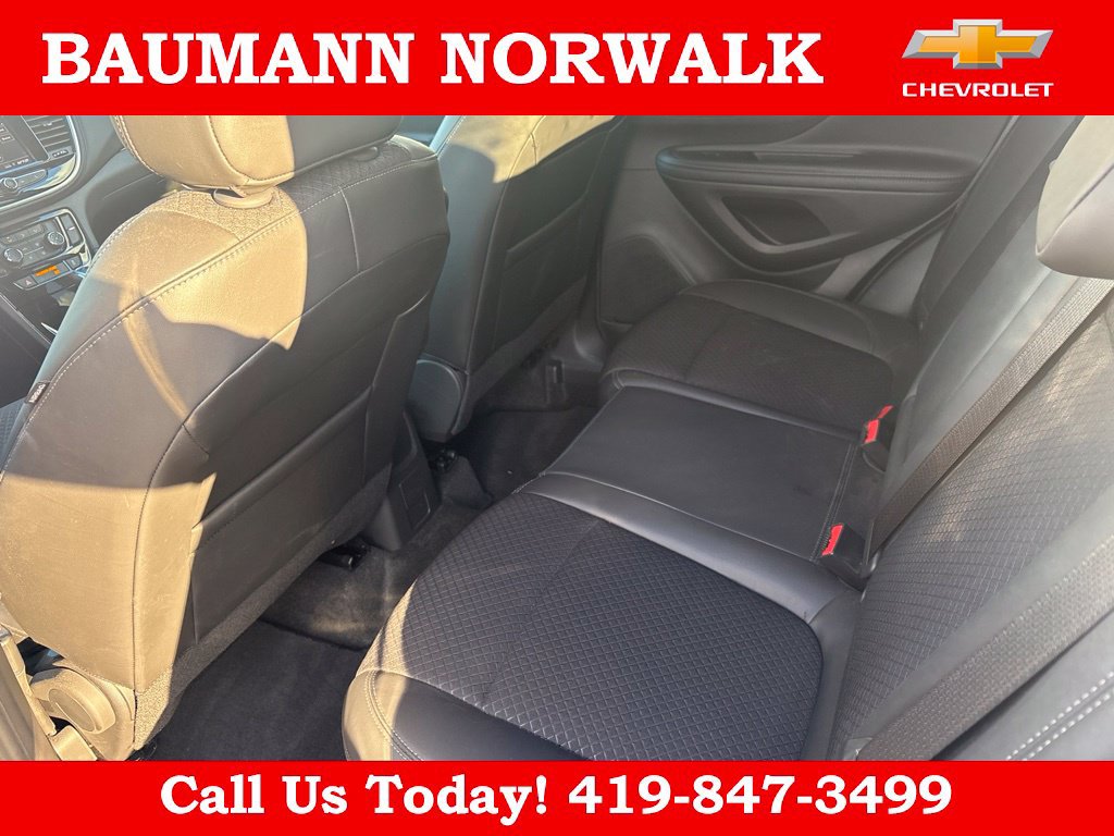 Used 2022 Buick Encore Preferred AWD/4WD image 17