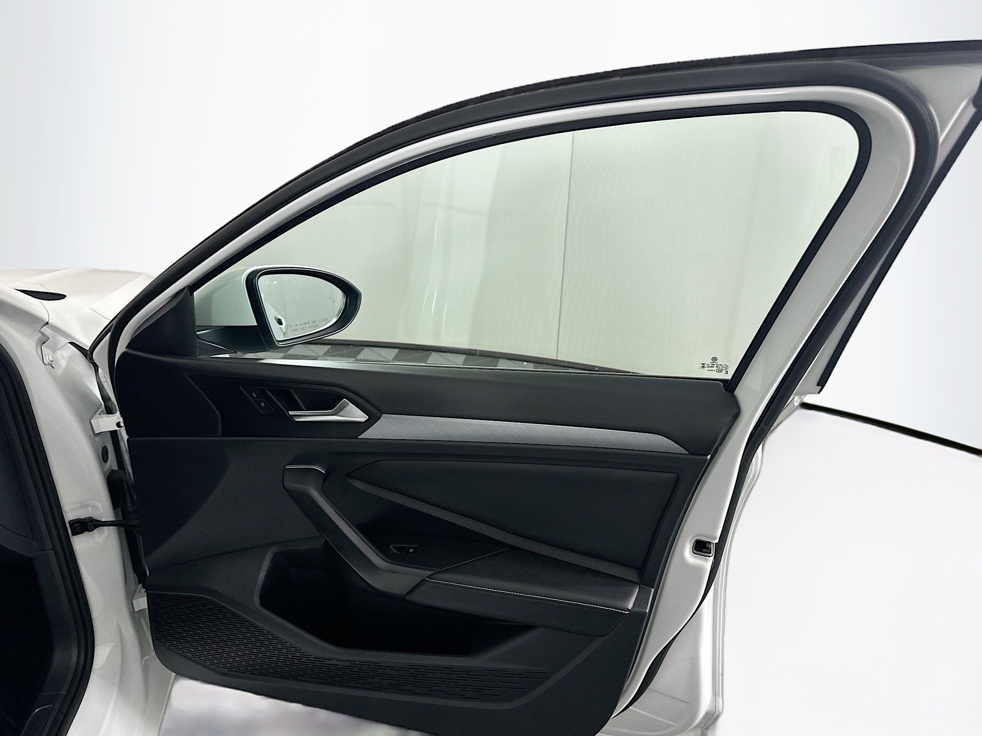 Used 2024 Volkswagen Jetta SE image 29