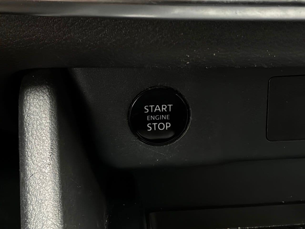 Used 2025 Nissan Rogue SV AWD/4WD image 30