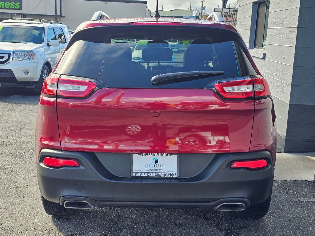 Used 2016 Jeep Cherokee Latitude w/ North All-Season Group image 4