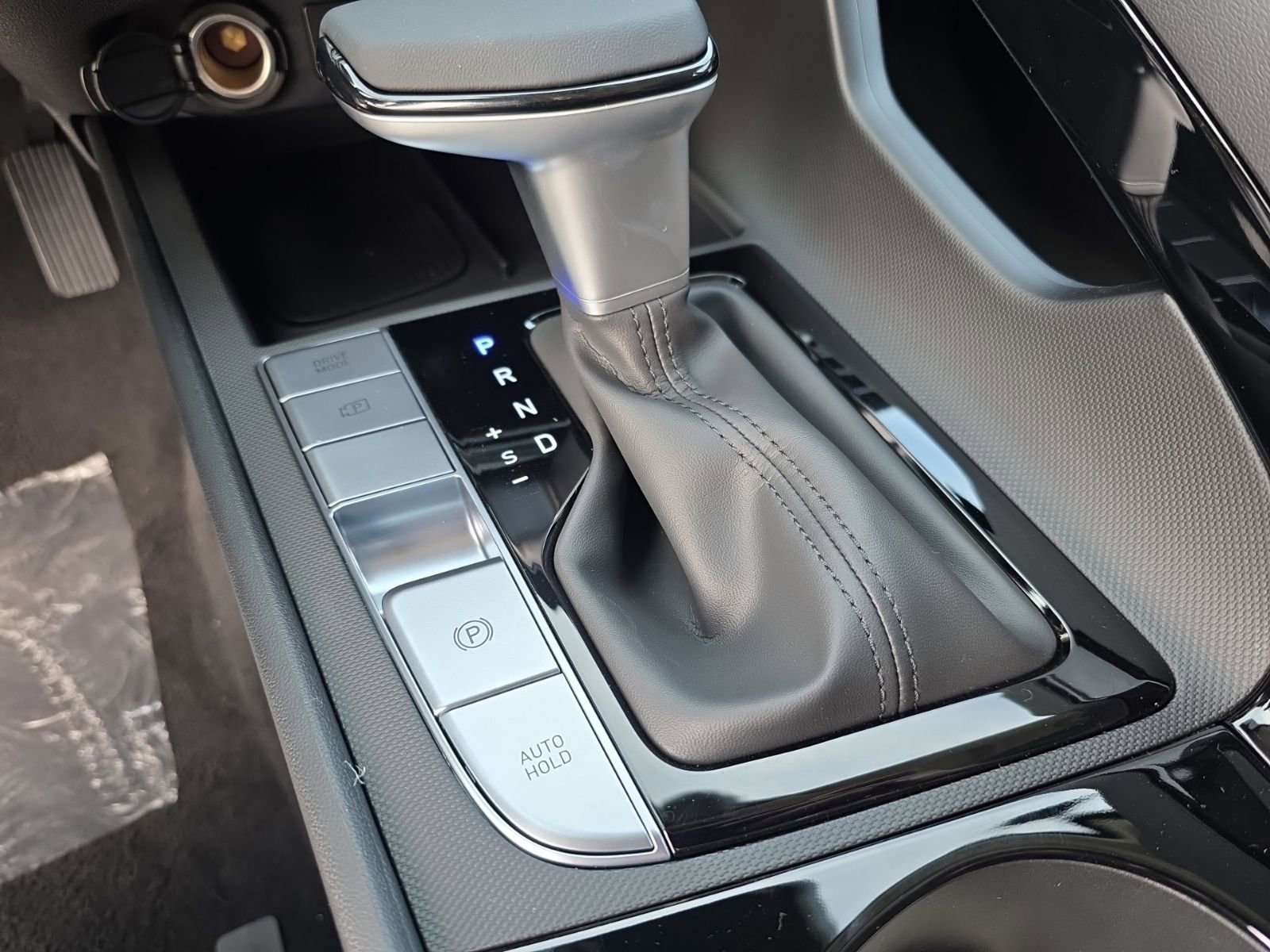 New 2025 Hyundai Elantra Limited image 22