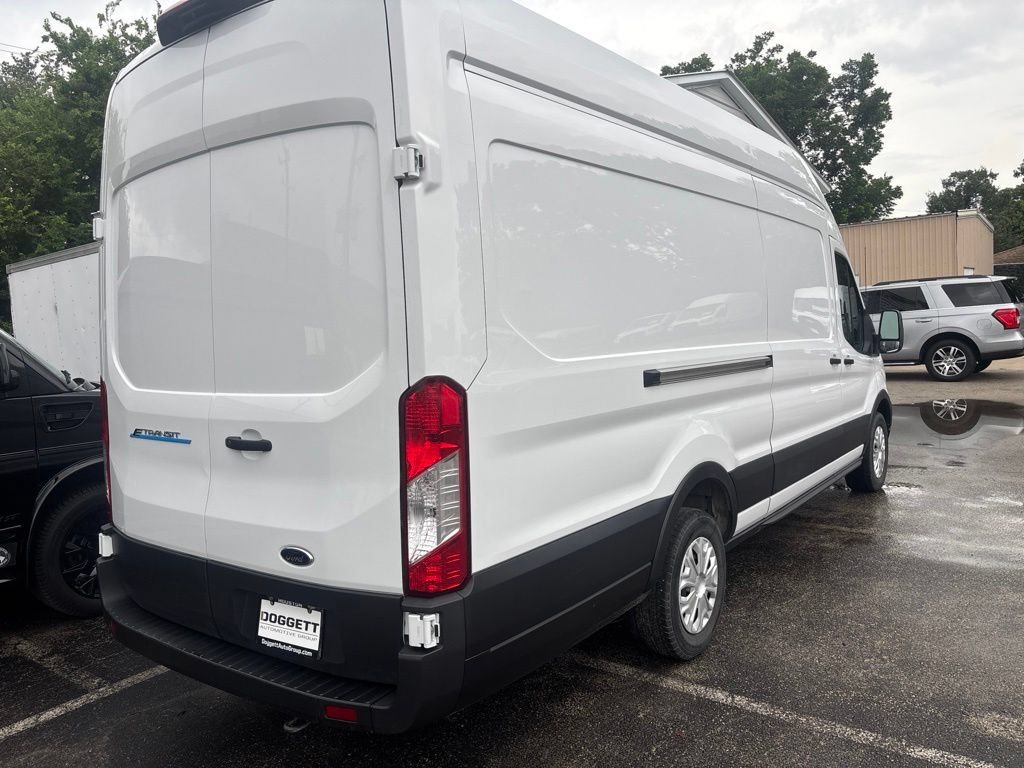 Used 2023 Ford E-Transit 148 High Roof Extended RWD image 11