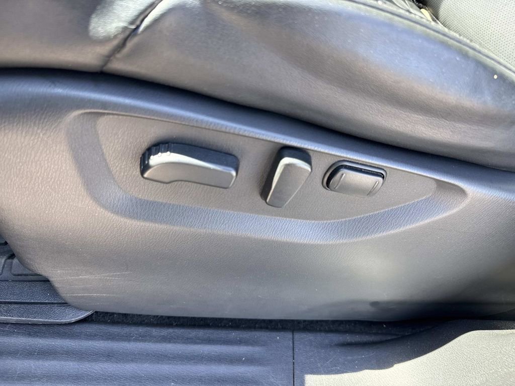 Used 2021 Nissan Armada SL w/ Captain's Chairs Package image 18