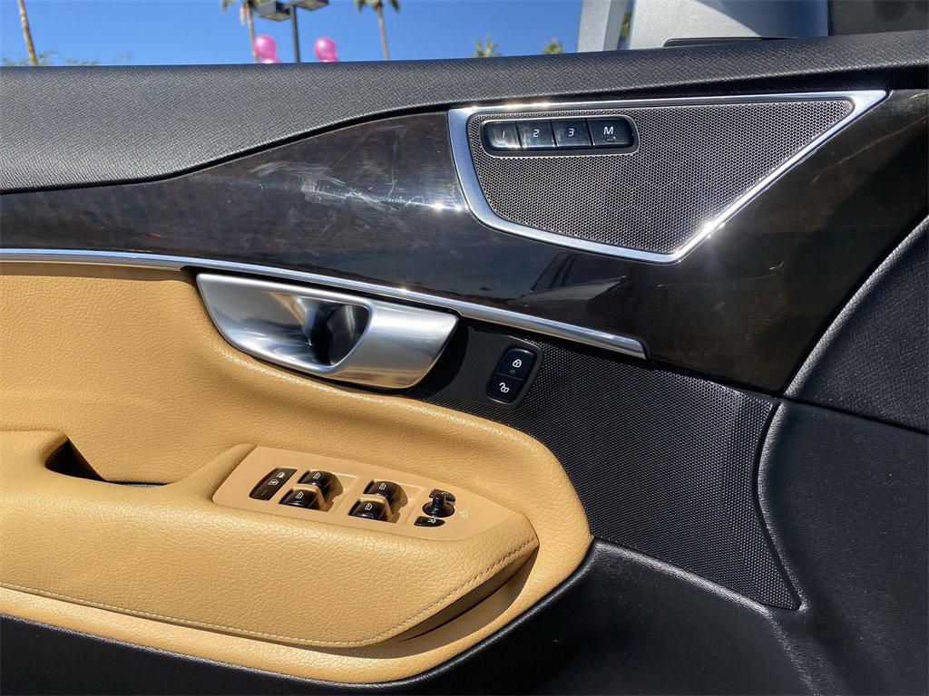 Used 2018 Volvo XC90 T6 Momentum w/ Convenience Package image 21