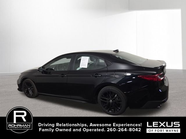 Used 2025 Toyota Camry SE FWD image 9