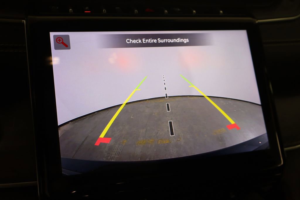 Used 2024 Jeep Grand Cherokee Limited w/ Black Appearance Package image 46