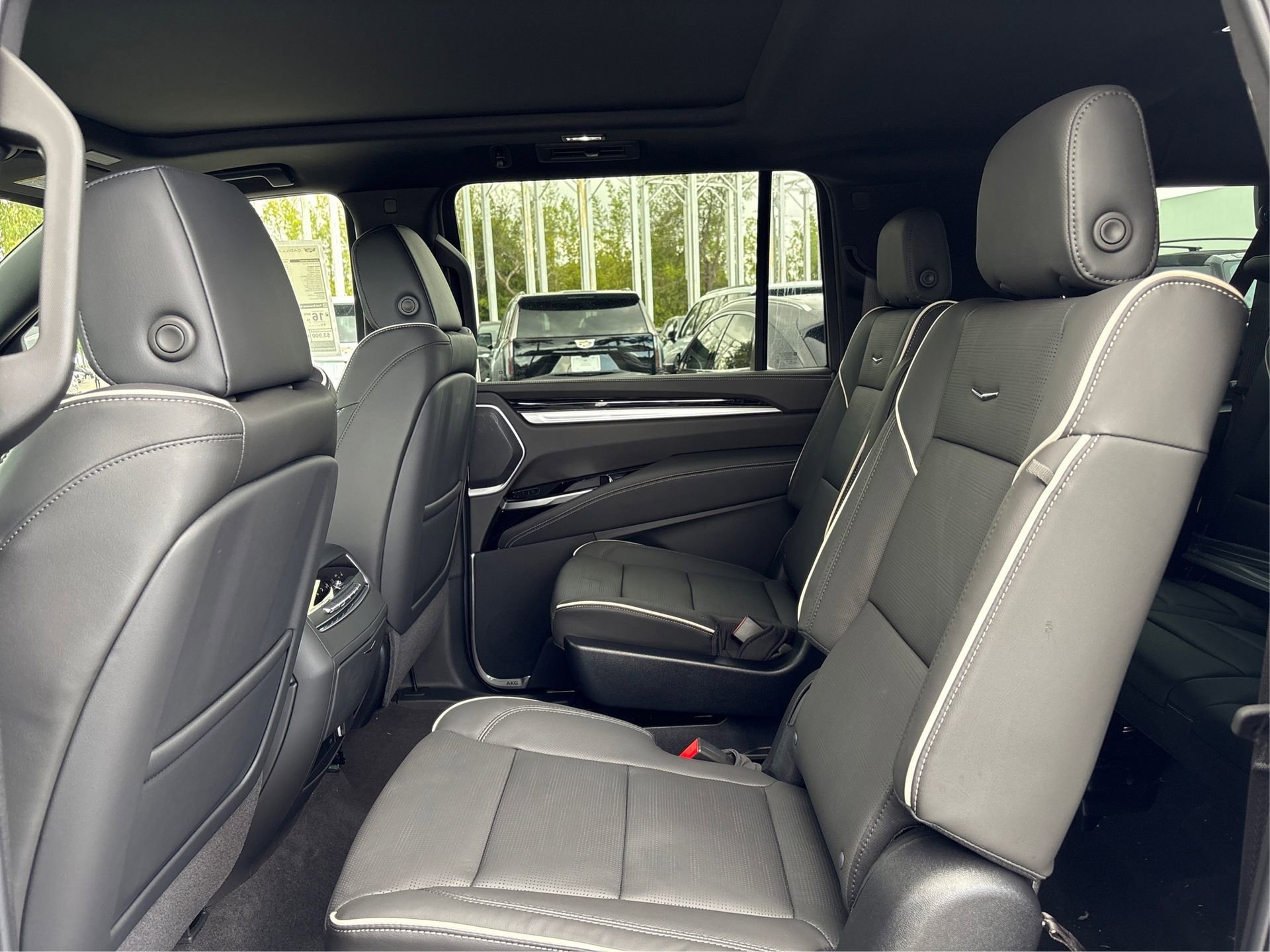 New 2026 Cadillac Escalade ESV Sport w/ LPO, ONYX Package image 10