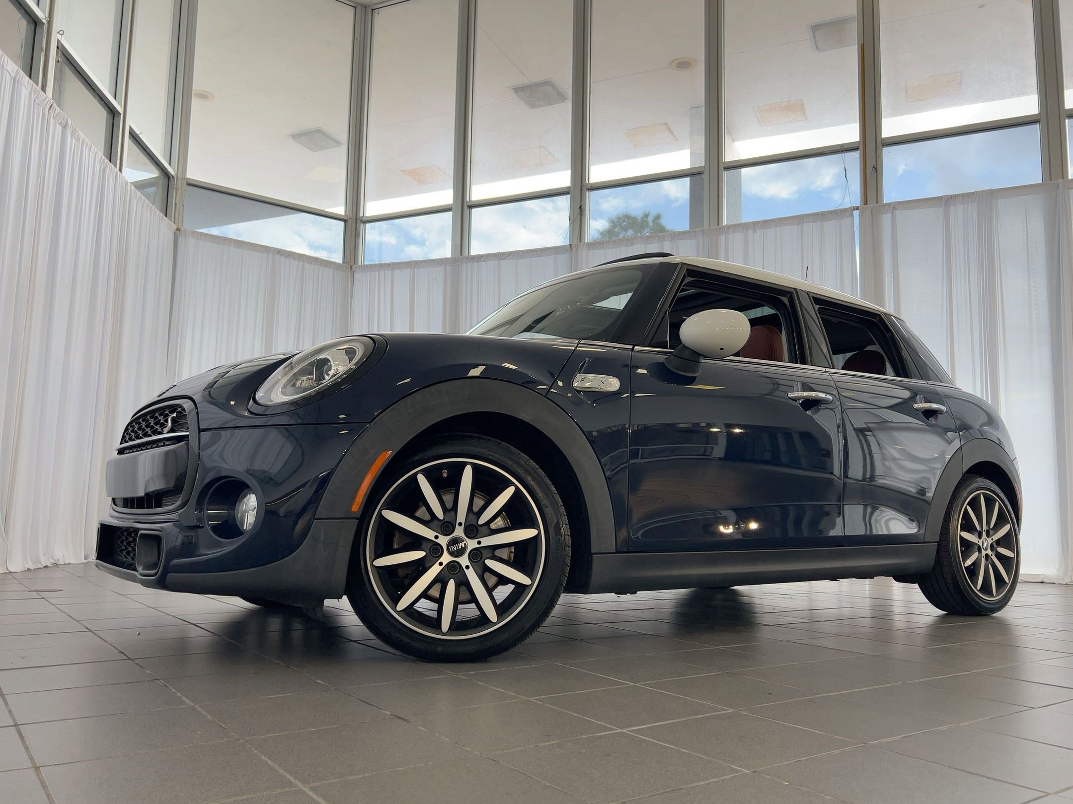 Used 2019 MINI Cooper S image 33