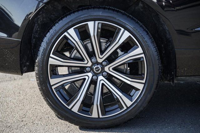 Certified 2023 Volvo XC60 B6 Ultimate w/ Protection Package Premier image 18