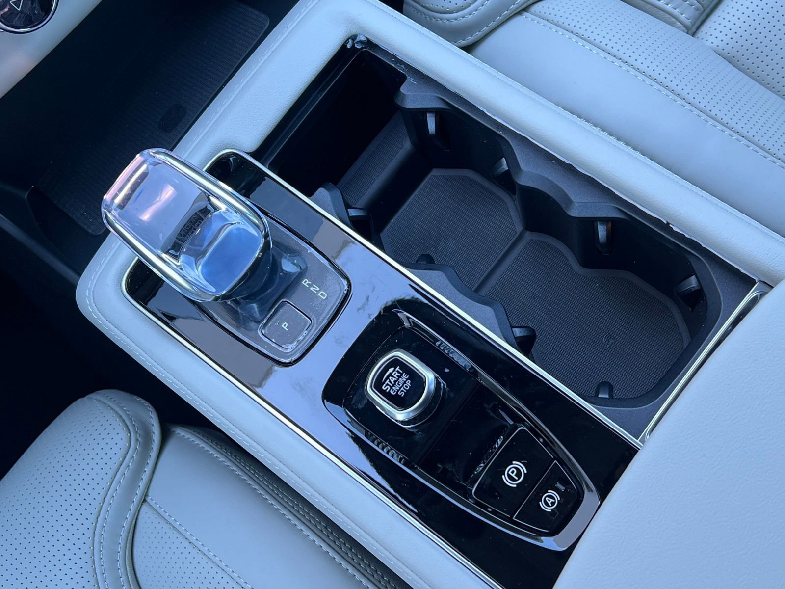 New 2026 Volvo XC90 B6 Ultra image 22