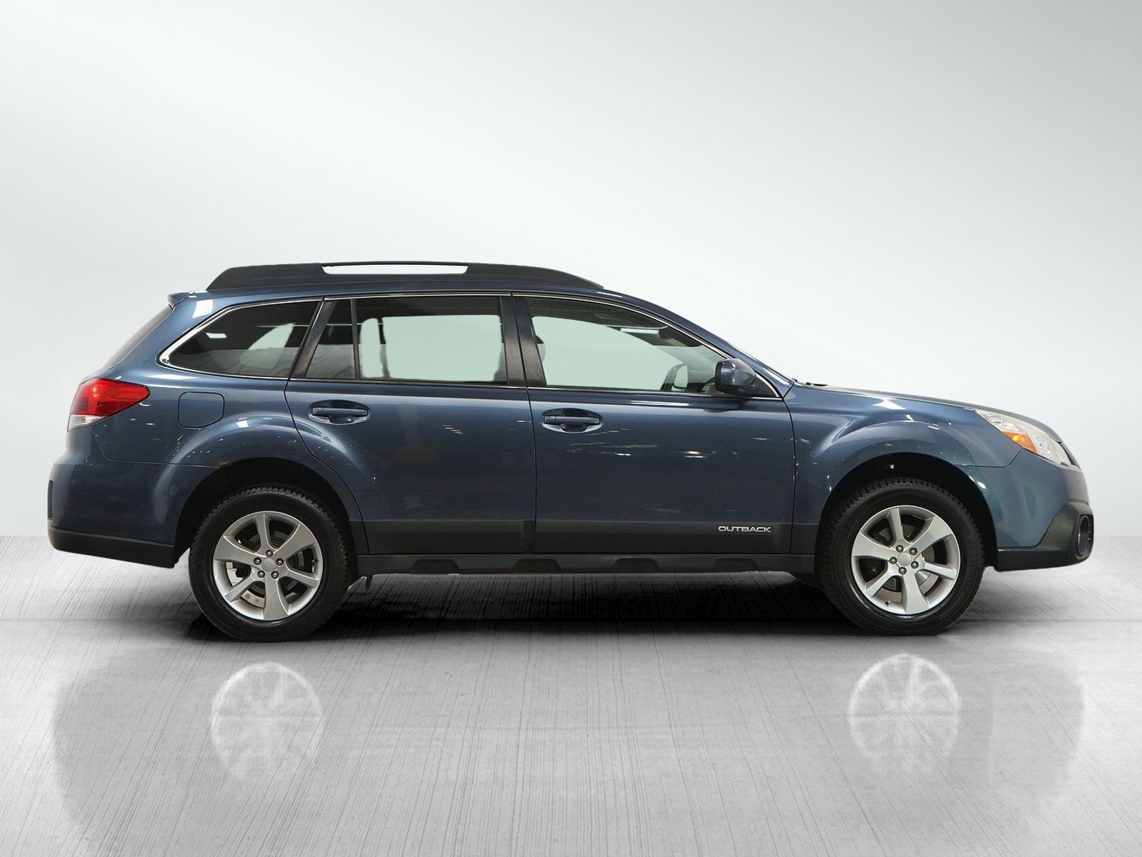 Used 2013 Subaru Outback 2.5i Premium AWD/4WD image 6