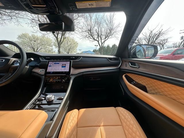 Used 2025 Jeep Grand Cherokee Summit w/ Adv Protech Group IV image 31