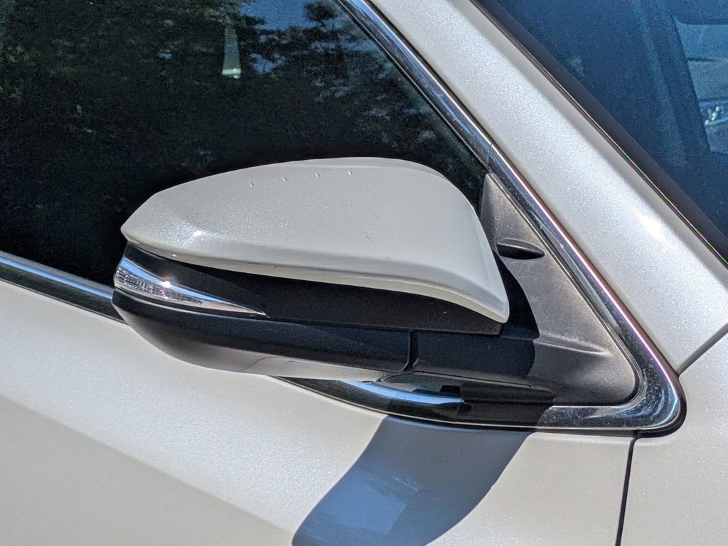 Used 2019 Toyota Highlander XLE FWD image 11