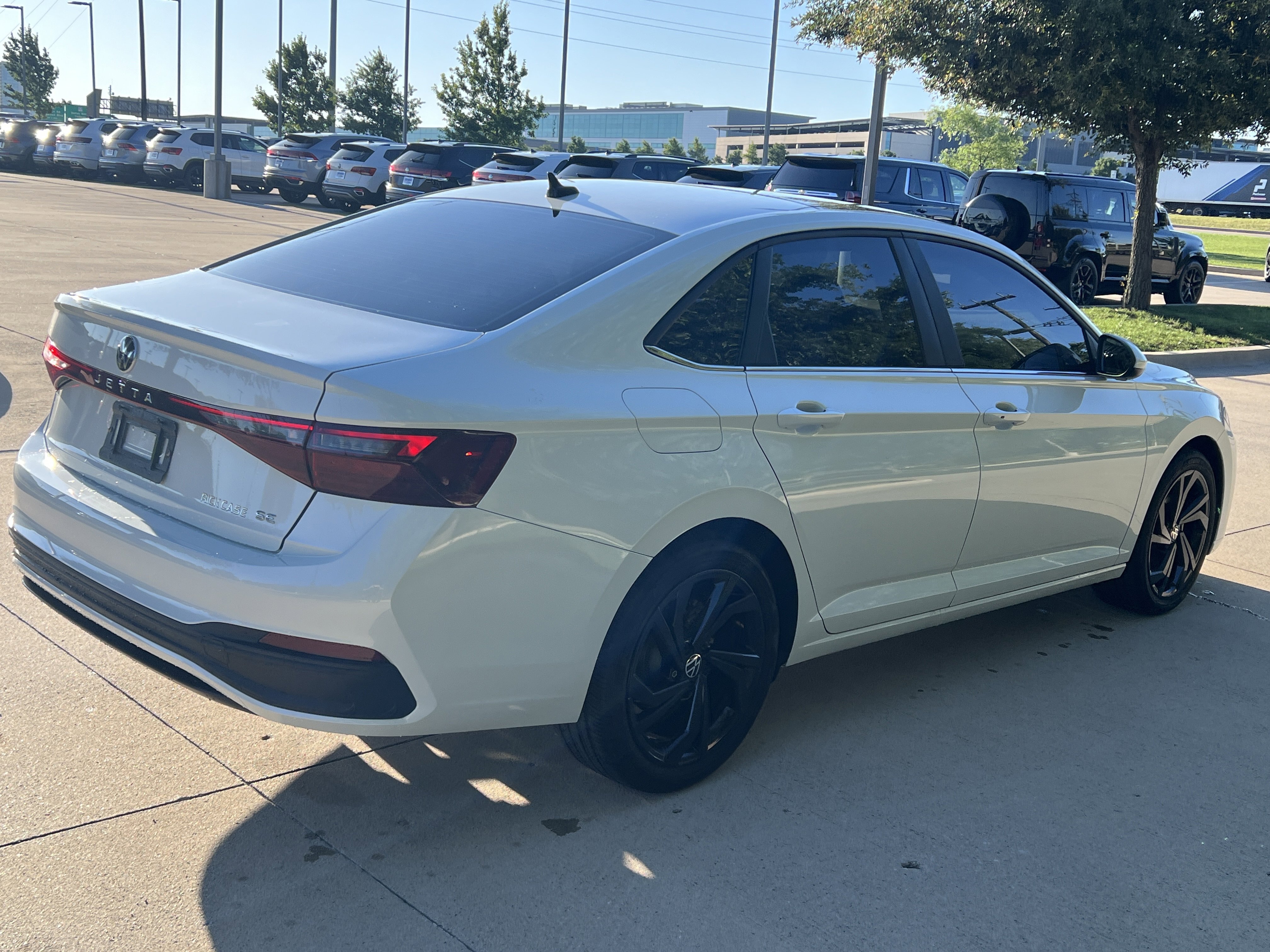 Used 2025 Volkswagen Jetta SE w/ Sunroof Package FWD image 10