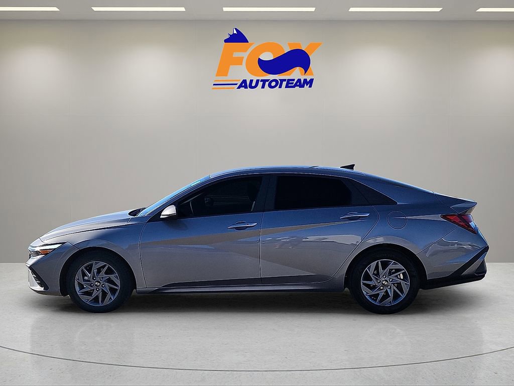 Used 2024 Hyundai Elantra SEL image 2