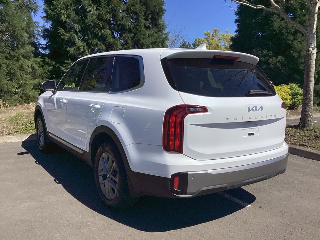 Used 2025 Kia Telluride LX FWD image 9