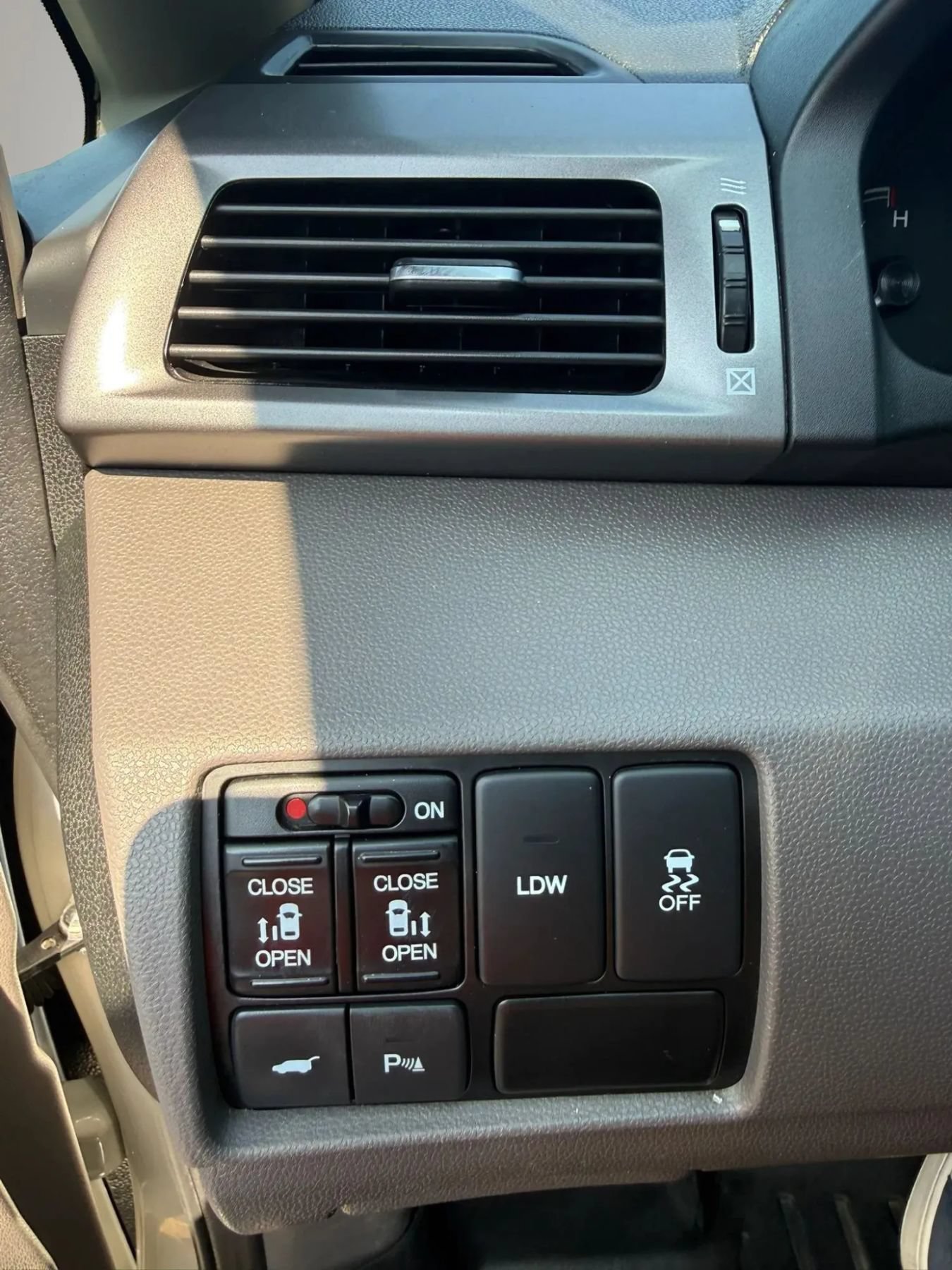 Used 2015 Honda Odyssey Touring image 25