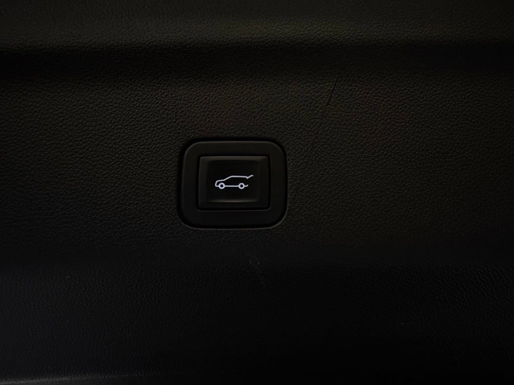 Used 2026 Chevrolet Suburban Premier AWD/4WD image 33