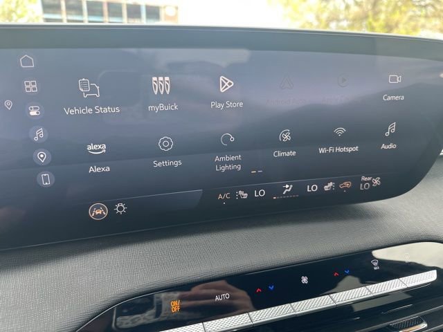 Used 2025 Buick Enclave Preferred FWD image 26