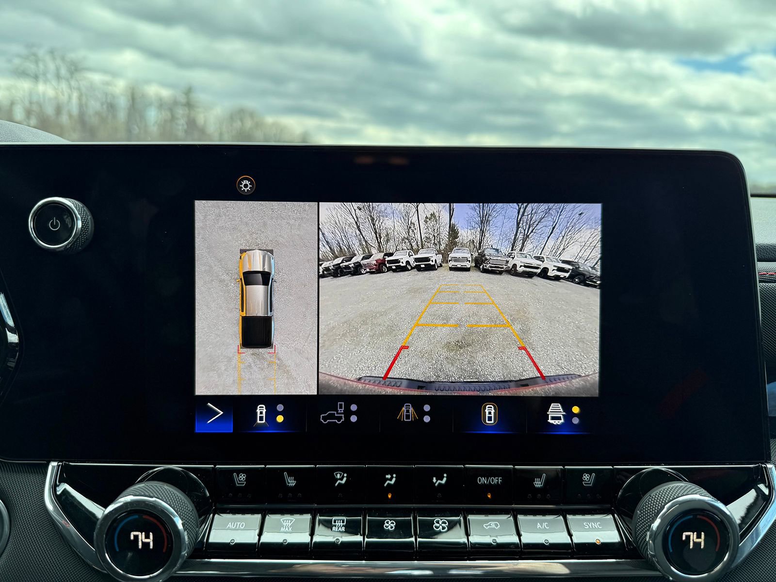 Used 2024 Chevrolet Colorado Z71 w/ Z71 Convenience Package 2 image 31