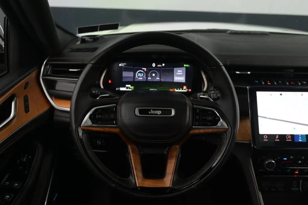 Used 2022 Jeep Grand Cherokee Summit AWD/4WD image 45