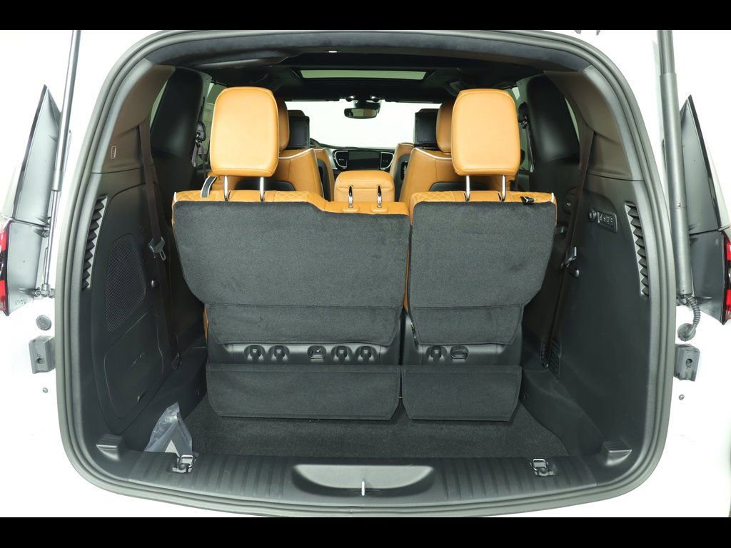 New 2026 Chrysler Pacifica Pinnacle image 19