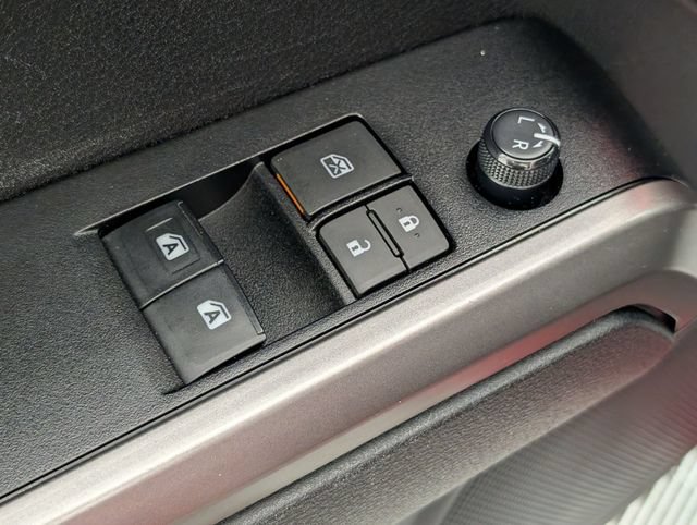 Used 2023 Toyota Tacoma SR5 AWD/4WD image 11