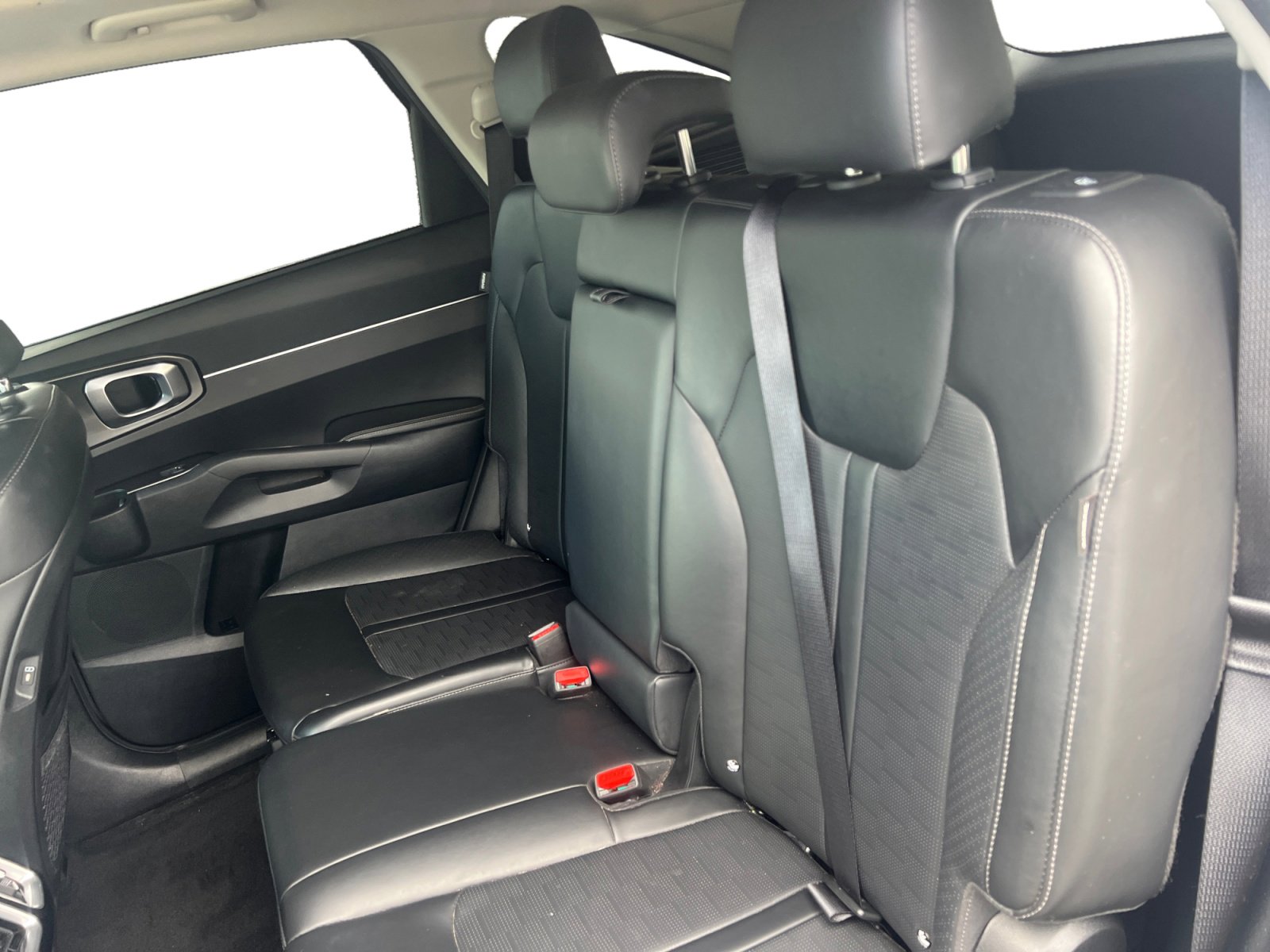 Used 2025 Kia Sorento S w/ Panoramic Sunroof Package FWD image 13