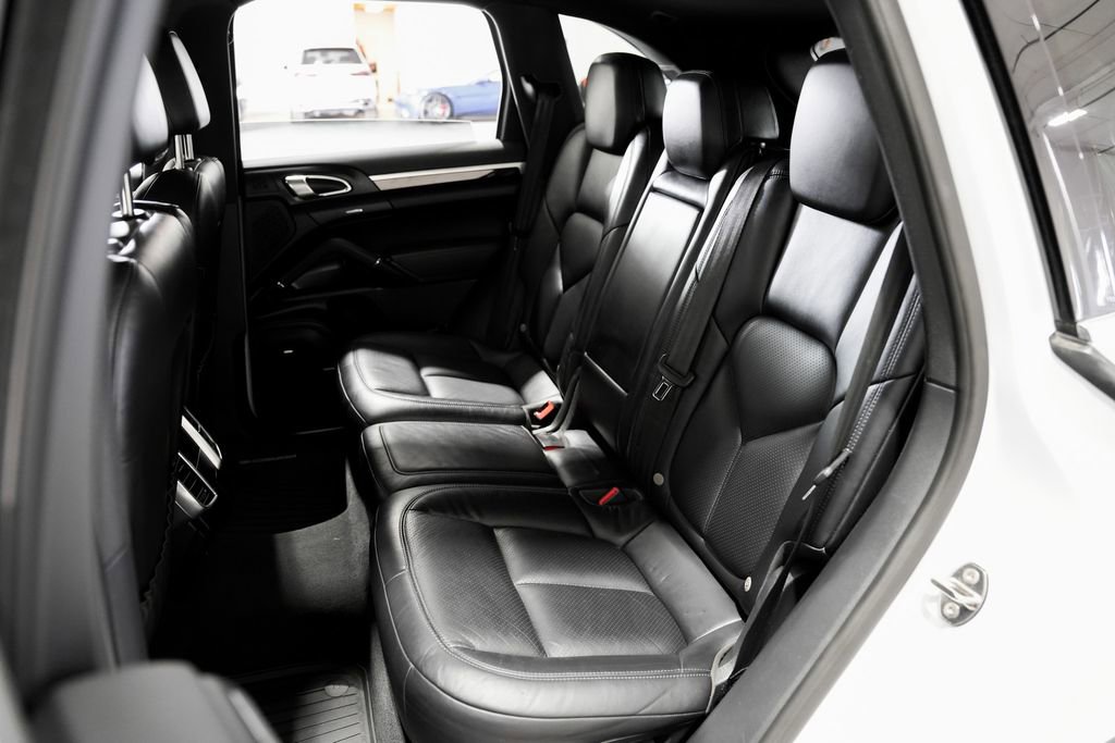 Used 2015 Porsche Cayenne S image 31